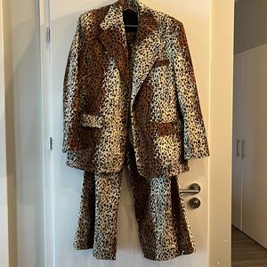 Men’s Size Large Suit